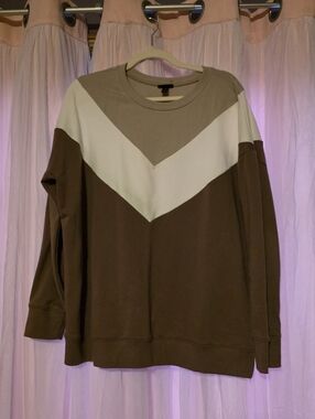 torrid 0 Brown and Cream Chevron Crewneck